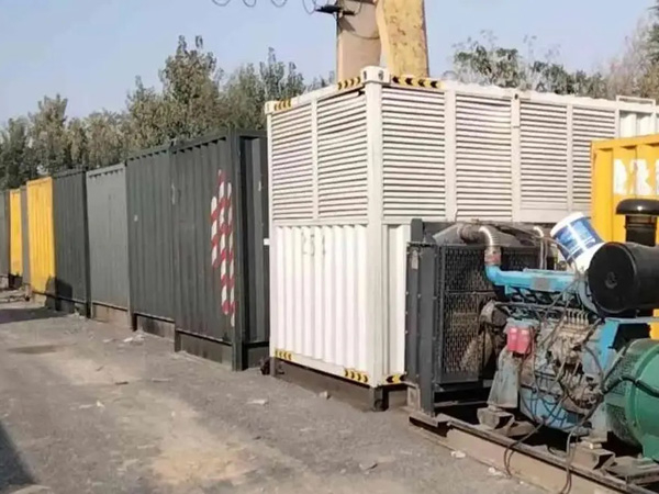 鸡泽200KW柴油发电机机组每小时油耗是多少？